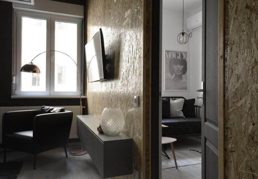 2 Bdr / Cozy Ap Near Old Town Apartment *